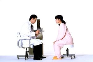 伊丹市でインビザラインをする人たち